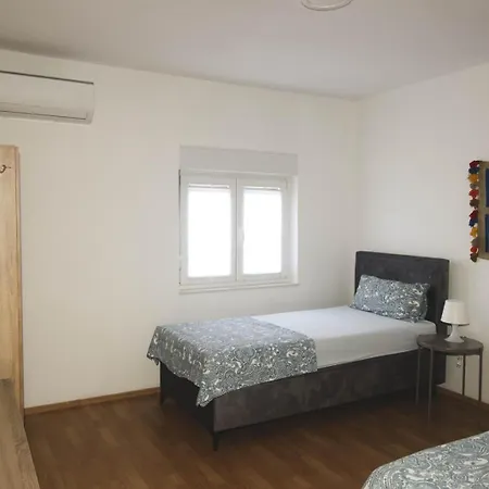 Elif Free Parking Mostar